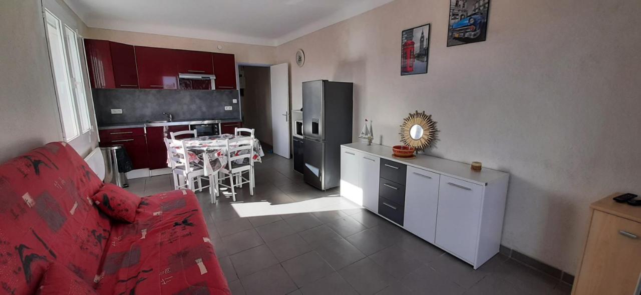 Le Miramar Appartement Face A La Mer - Balcon - Clim Сен-Сіпріян Екстер'єр фото
